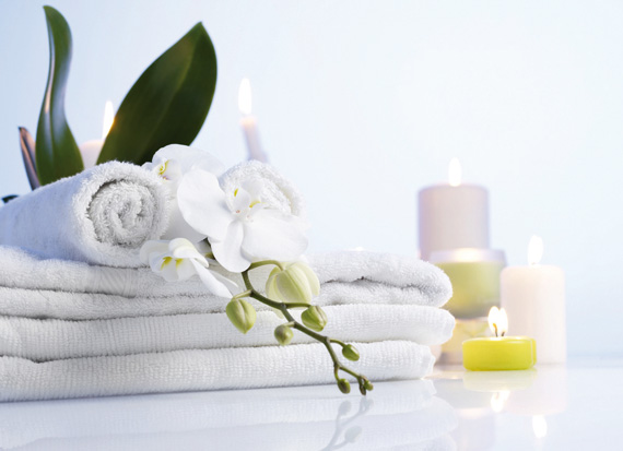 Bild von Handtüchern mit Orchidee und Kerzen